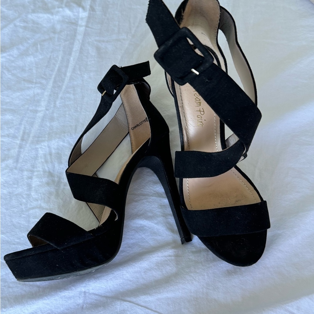 Dream pairs black ‘suede’ heels